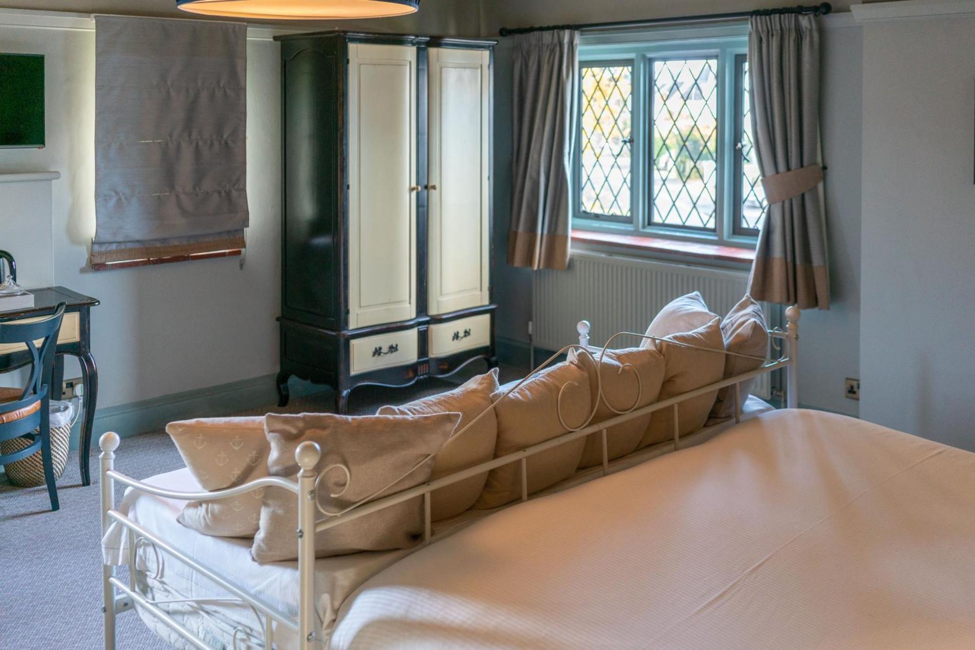 The Mayflower Lymington Buitenkant foto